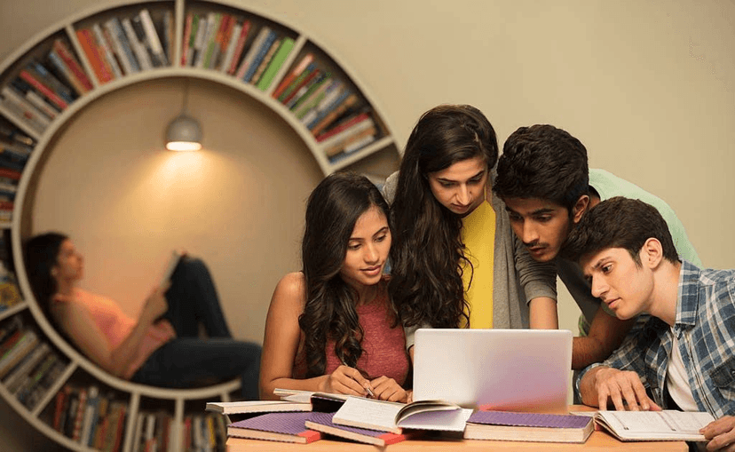 Online MBA vs Regular MBA: Which One Is Right for Working Professionals?